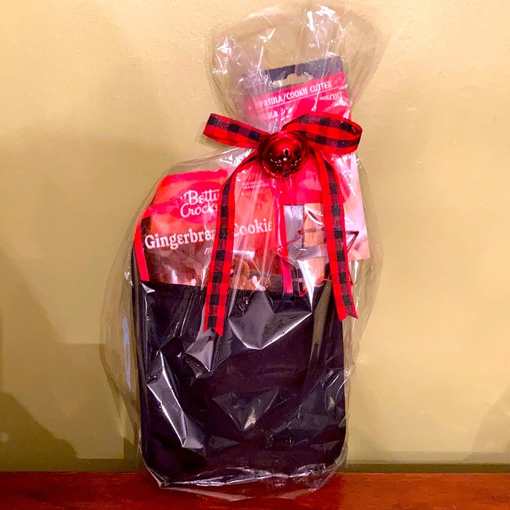 New in package gift wrapped Betty Crocker gingerbread cookie mix gift set.